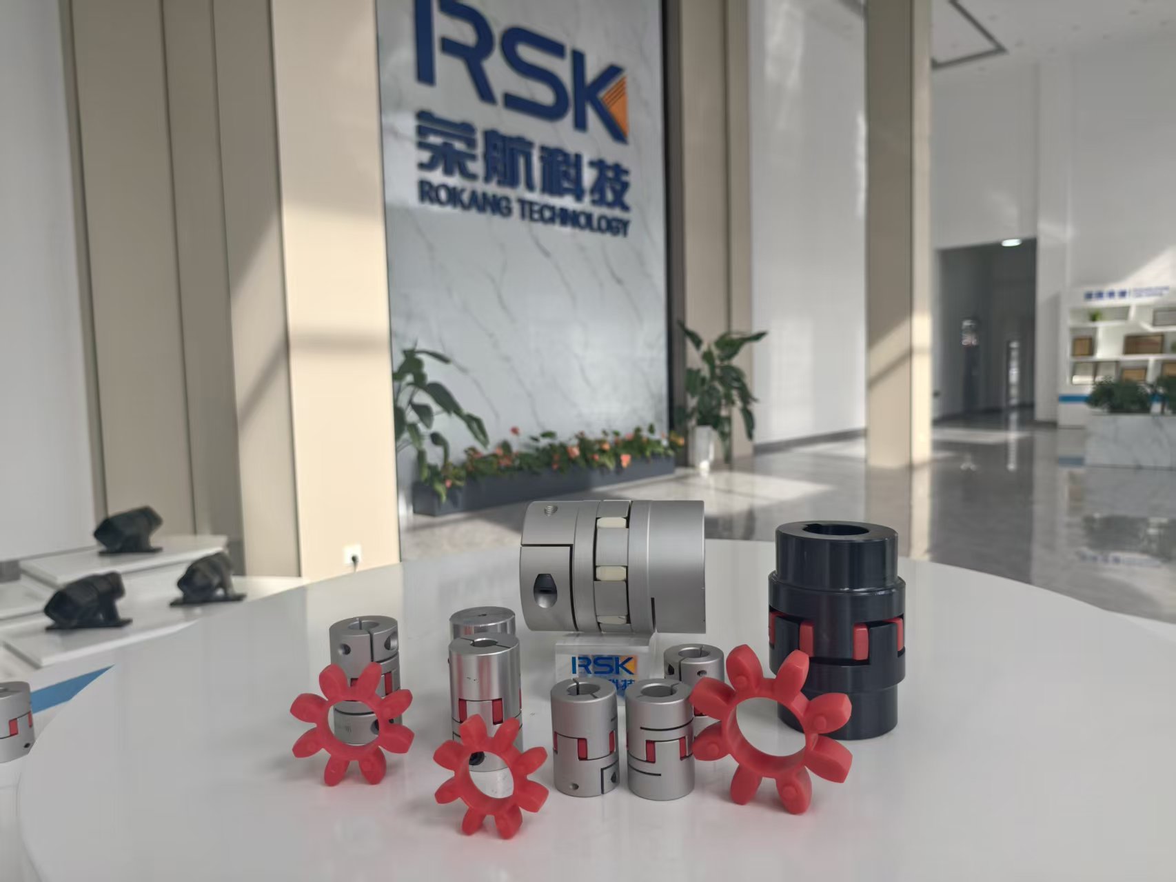 Tipo de abrazadera de los acoplamientos de eje flexible de mandíbula/araña de aleación de aluminio de alta resistencia OEM RSK-CPFC para transmisión de motor