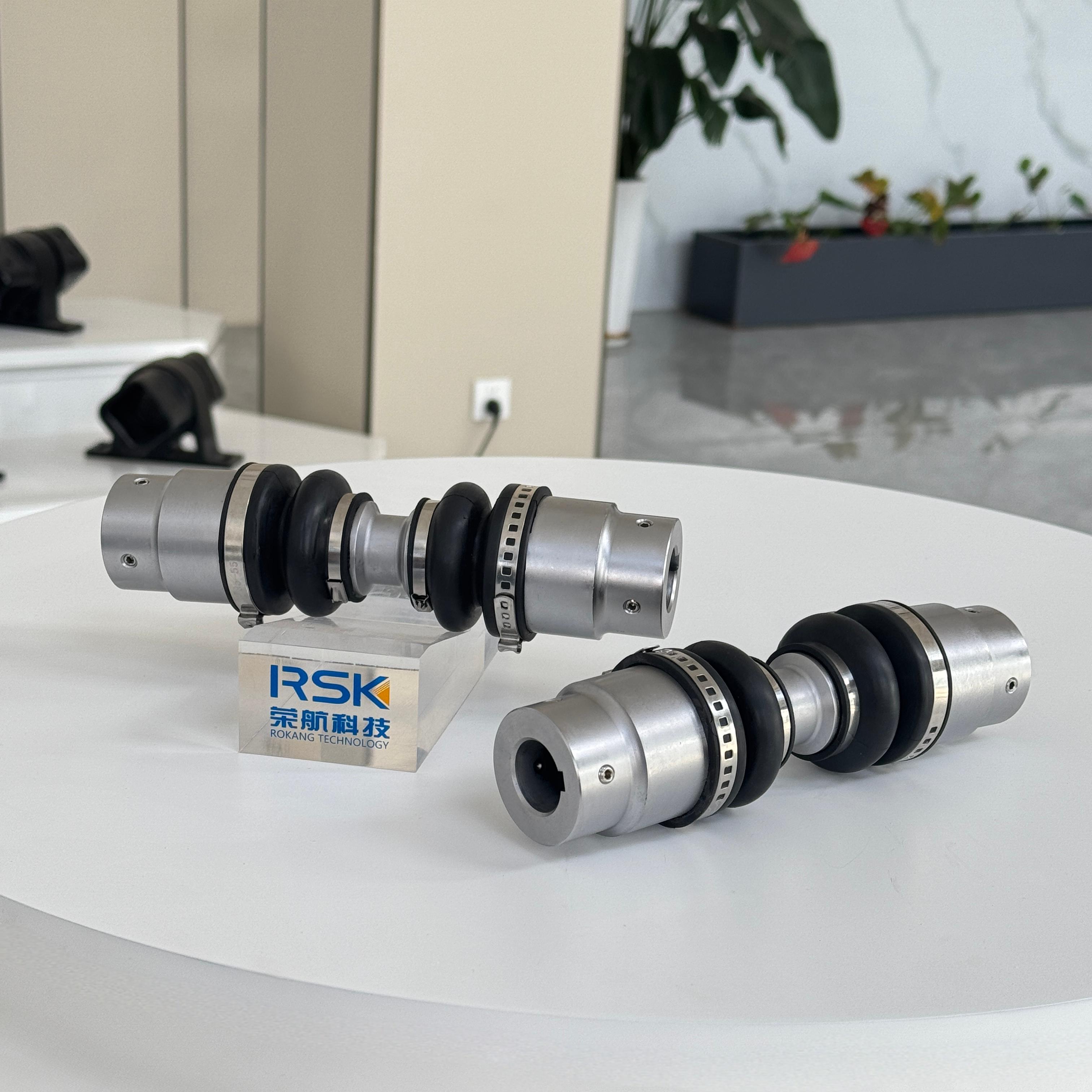 TRI-BALL JOINT Juntas de velocidad constante Adecuadas para robots con ruedas Tamaño pequeño Liviano Compensación multidireccional